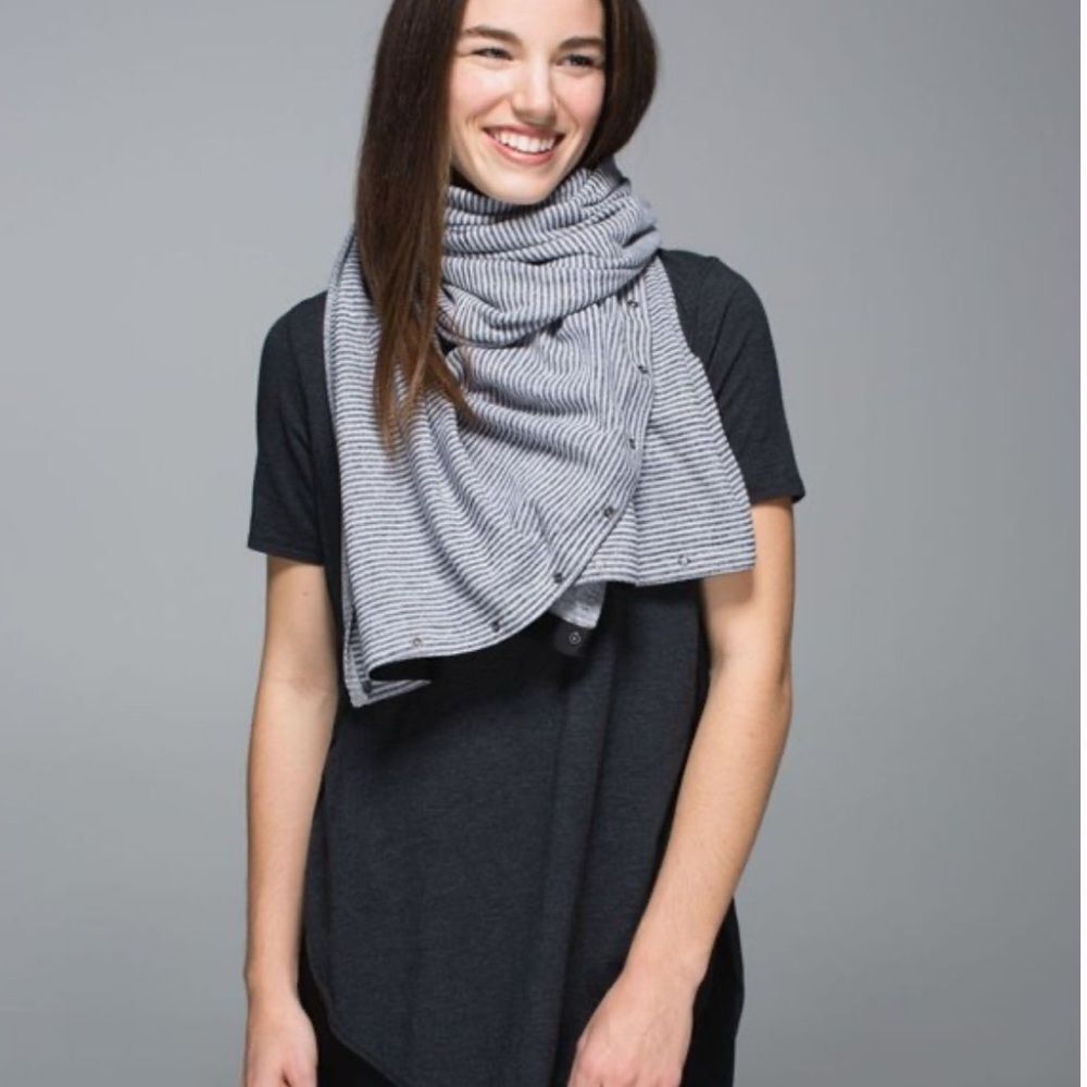 Lululemon athleticaโVinyasa Convertable Scarf Black and Gray Striped Scarf